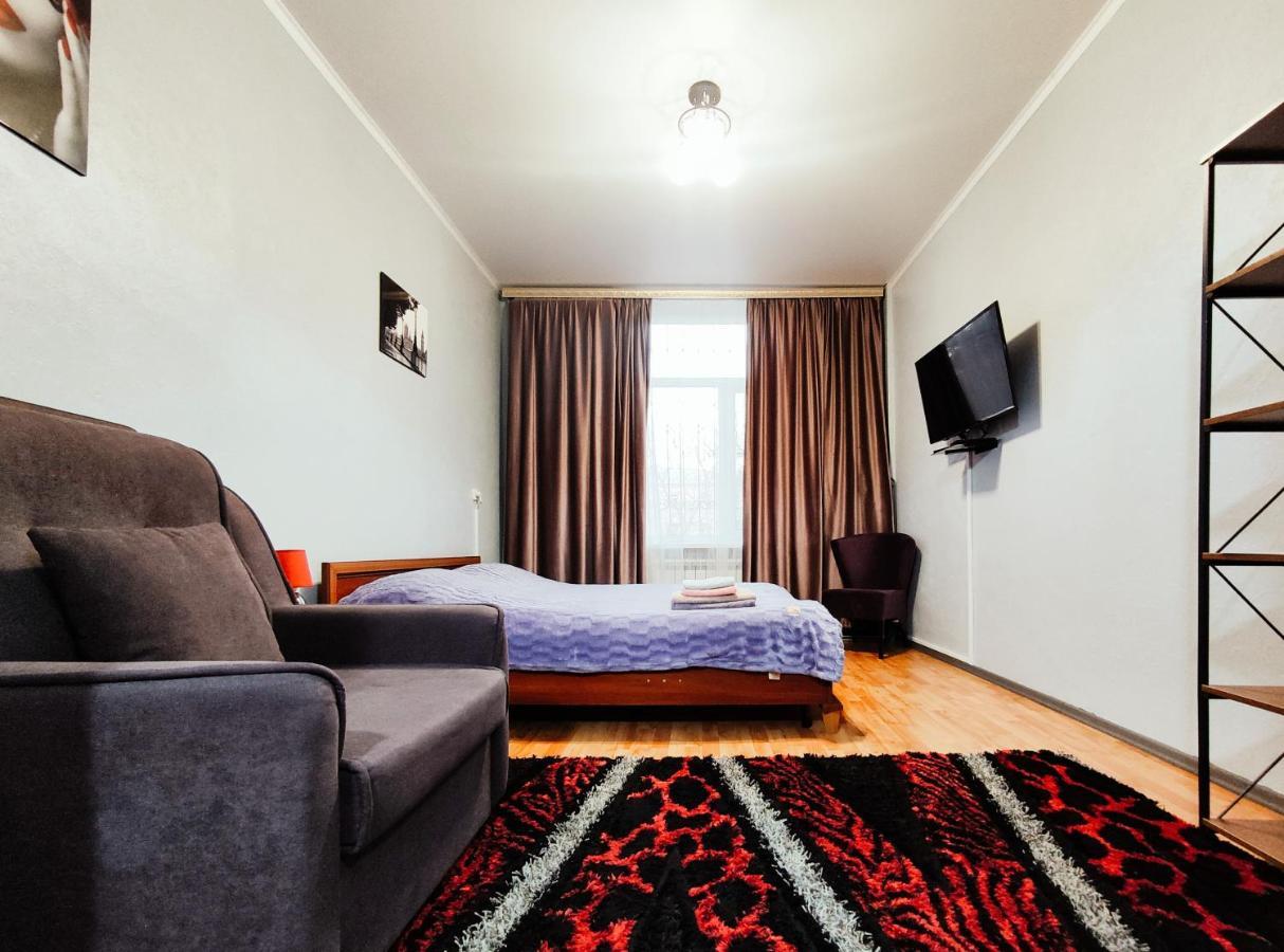 Nadezhda Apartments On Abylay Khan Ave 121 Almatî Exterior foto