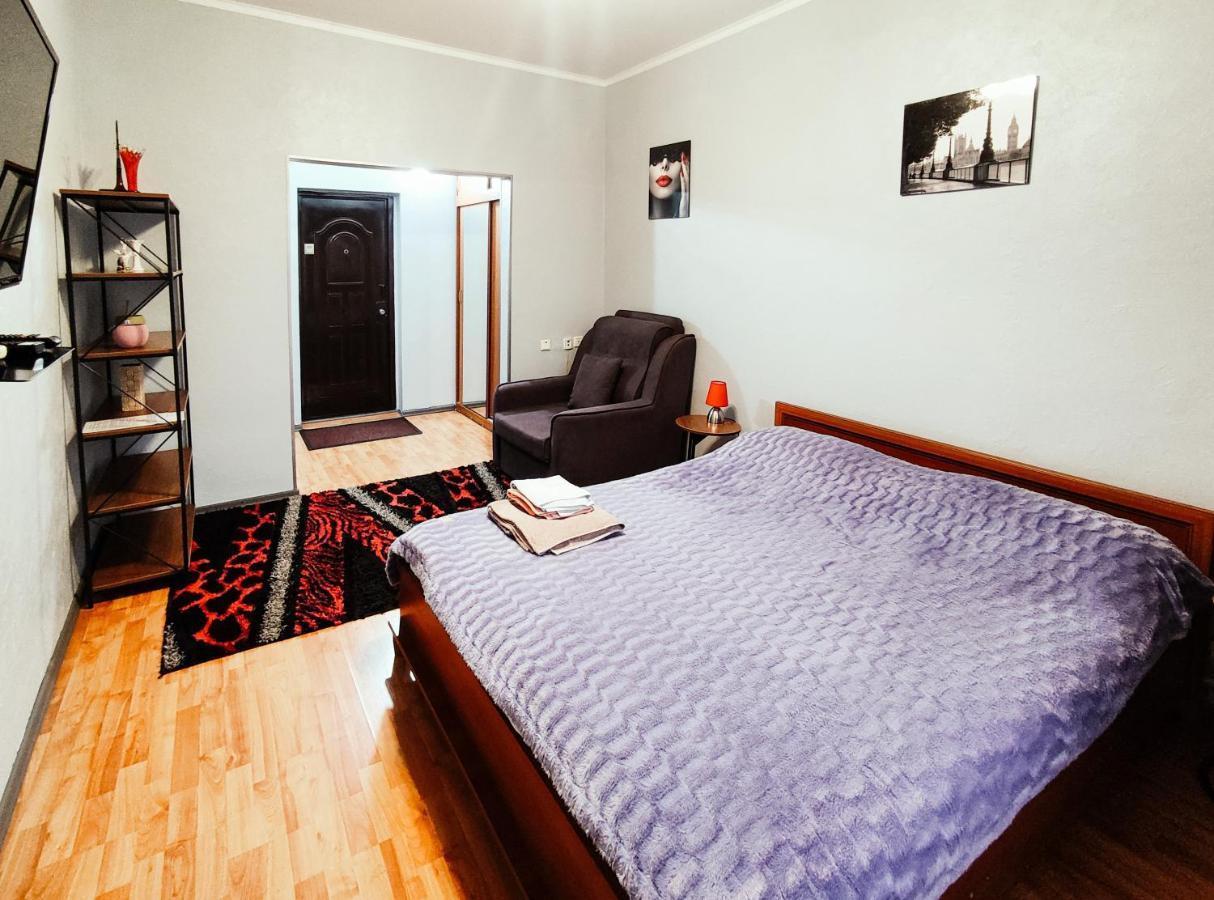 Nadezhda Apartments On Abylay Khan Ave 121 Almatî Exterior foto