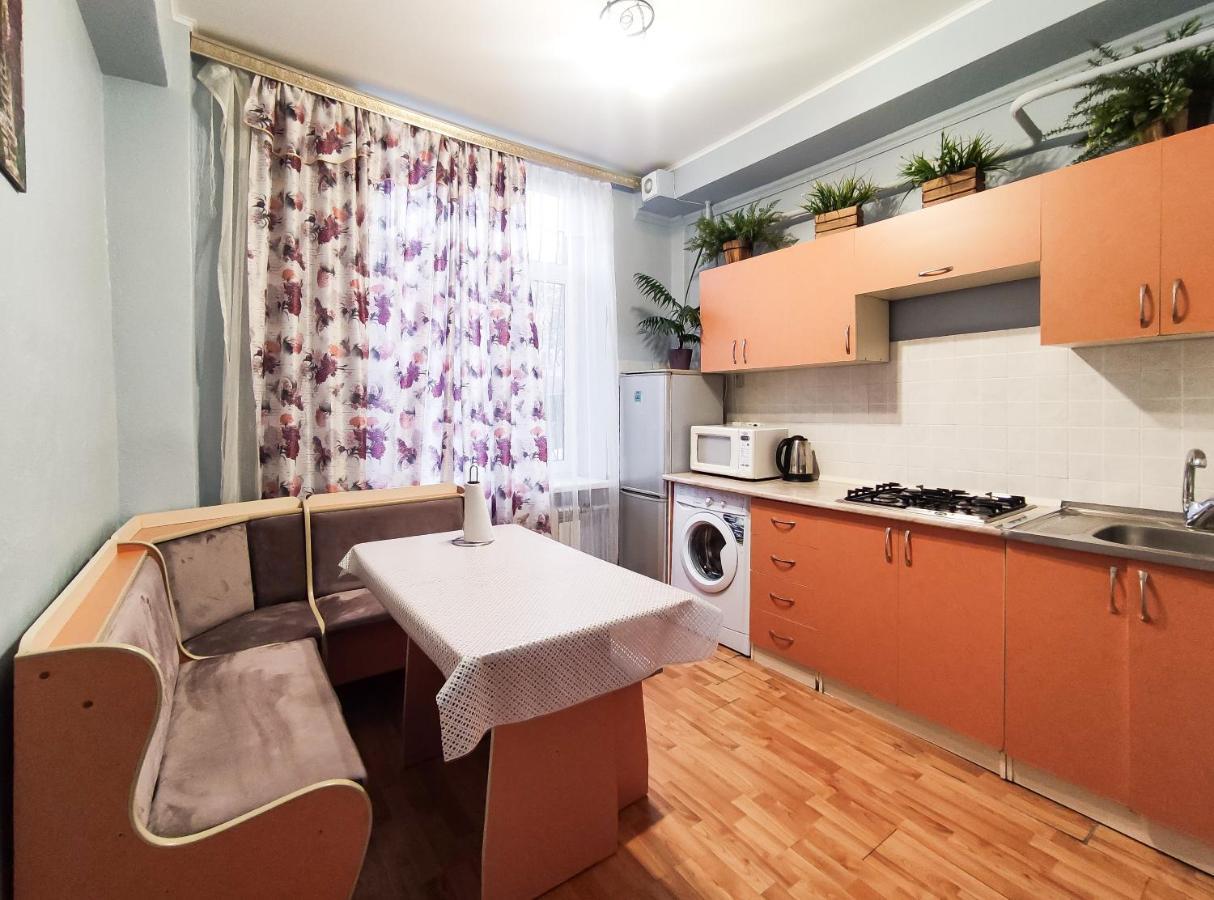 Nadezhda Apartments On Abylay Khan Ave 121 Almatî Exterior foto