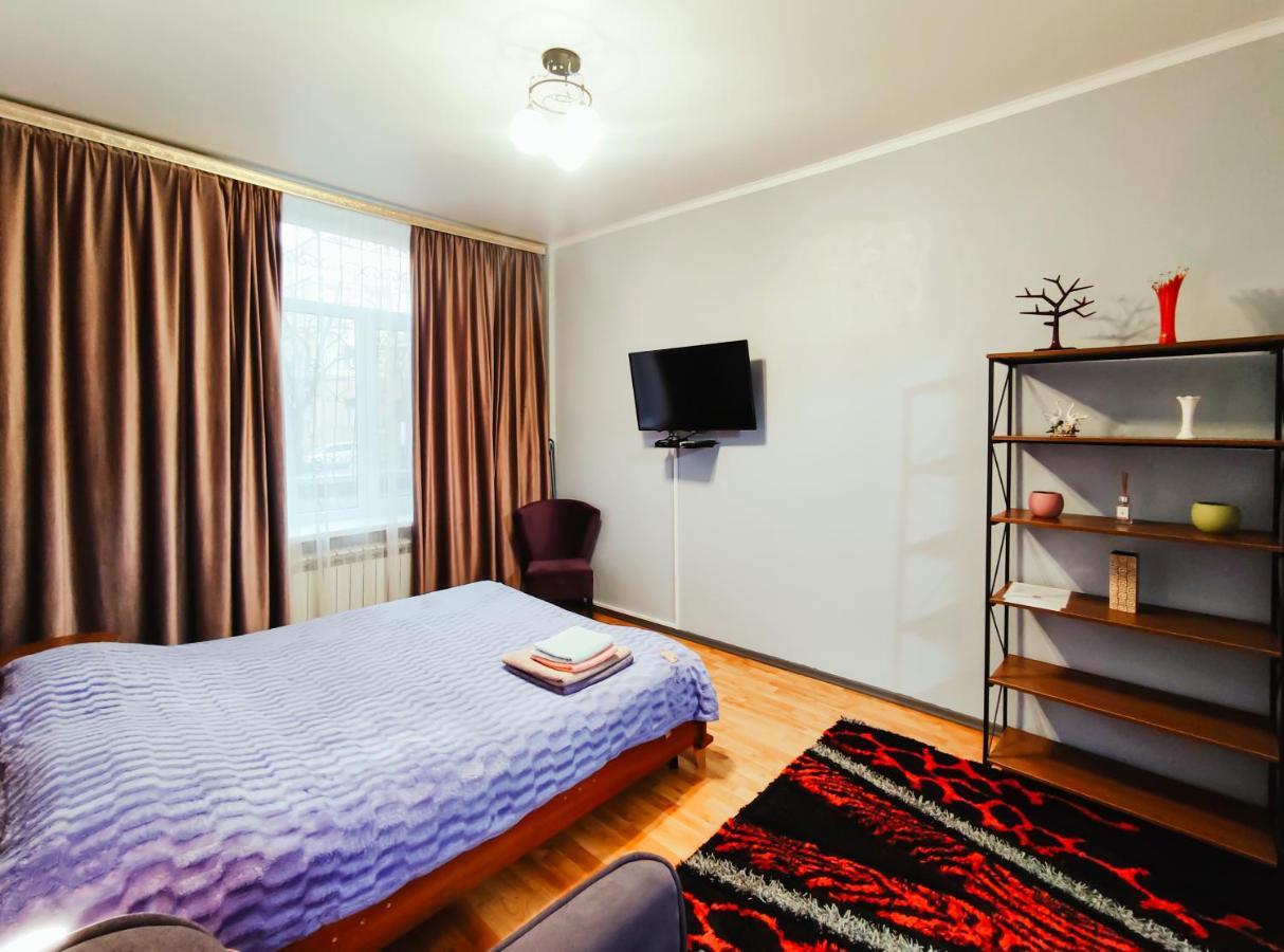 Nadezhda Apartments On Abylay Khan Ave 121 Almatî Exterior foto