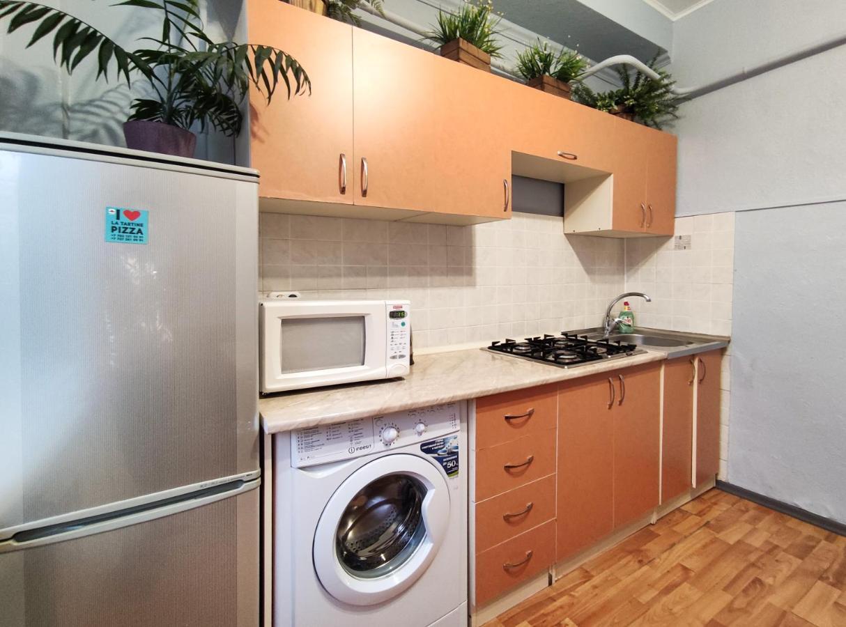 Nadezhda Apartments On Abylay Khan Ave 121 Almatî Exterior foto